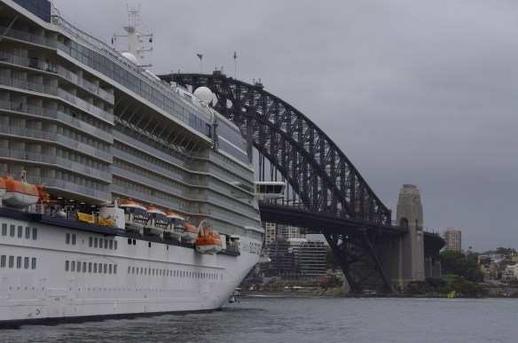Un immense bateau à Circular Quay