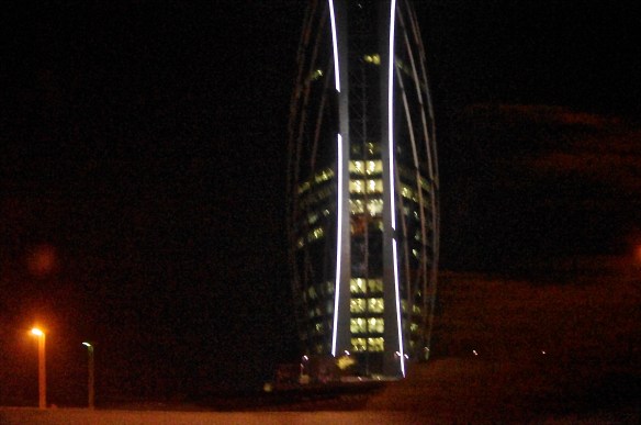 Tour en forme de pièce, Abu Dhabi