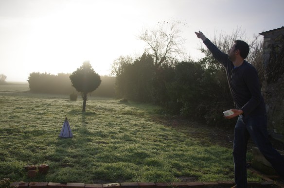 Tradition locale: jeter du pain aux rossignols